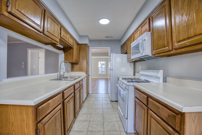 Building Photo - 5540 Finespun Last