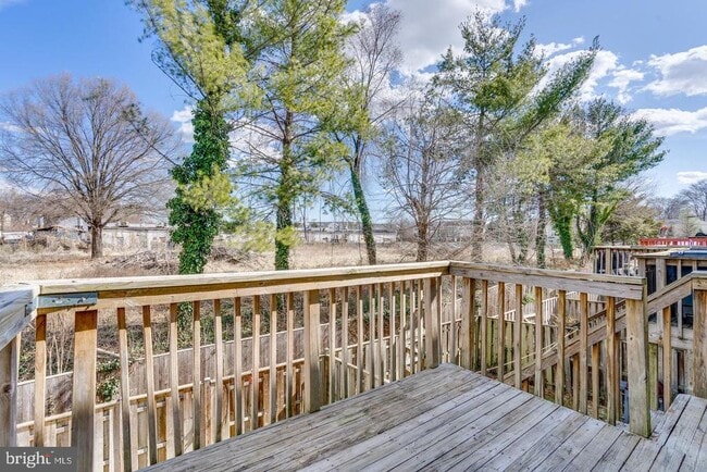 Building Photo - 8213 Roxbury Dr
