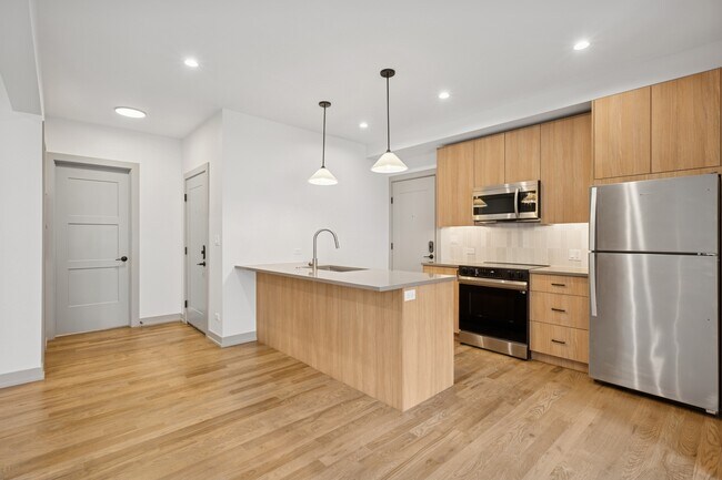 Building Photo - 1333 W Estes Ave