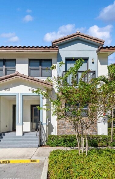 Building Photo - 6151 SW 36th Ct