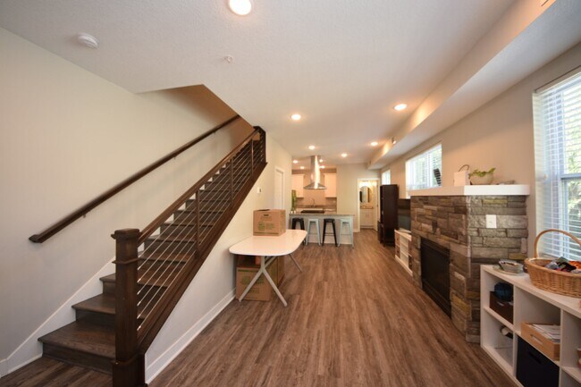 Building Photo - Spacious Luxury 2-Bed, 2-Bath Home in Longfellow – Available June 5th!