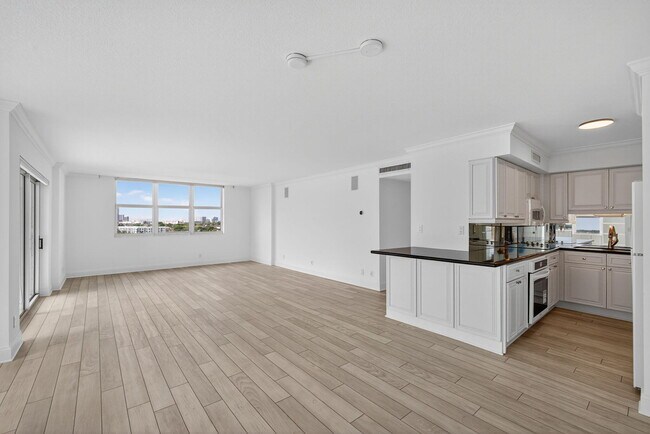 Building Photo - 2600 N Flagler Dr