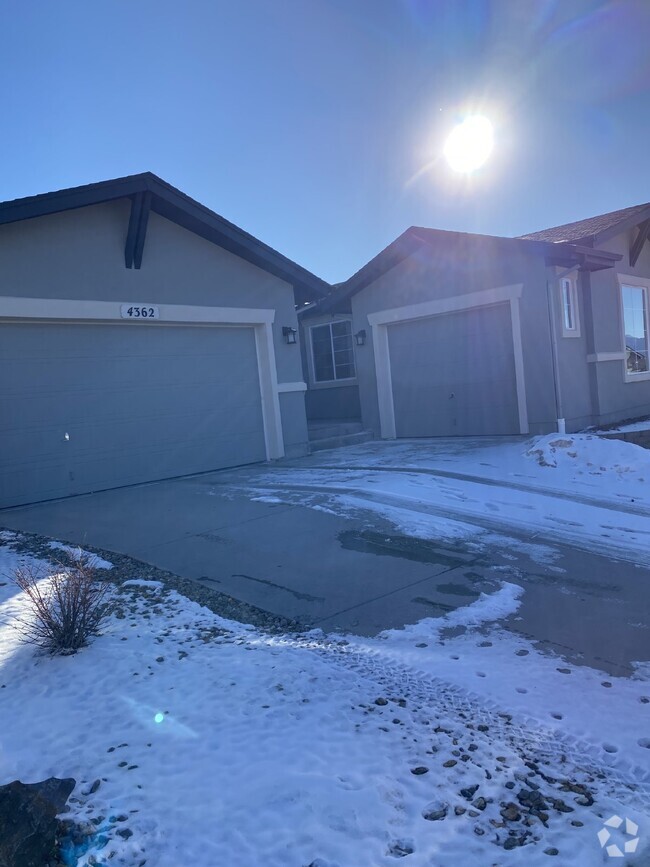 Building Photo - 4 bedroom - Hanging Lake Circle