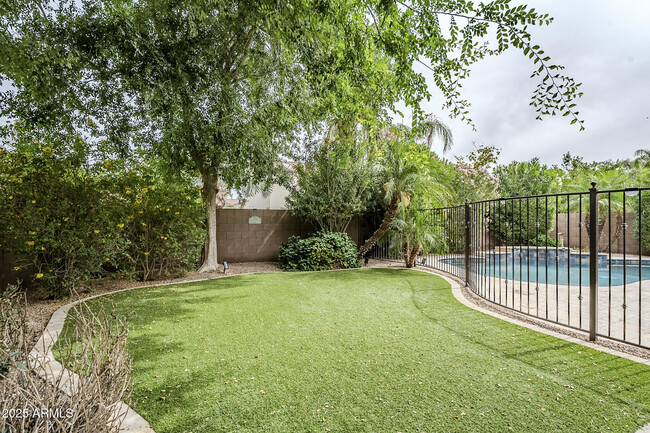 Building Photo - 2744 E Donato Dr
