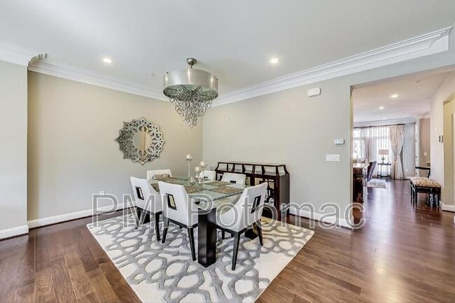 Building Photo - 10821 Symphony Park Dr