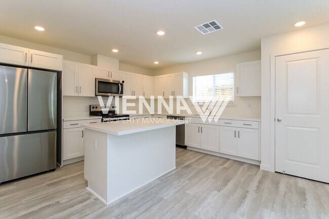 Building Photo - 1048 Silver Feather Wy