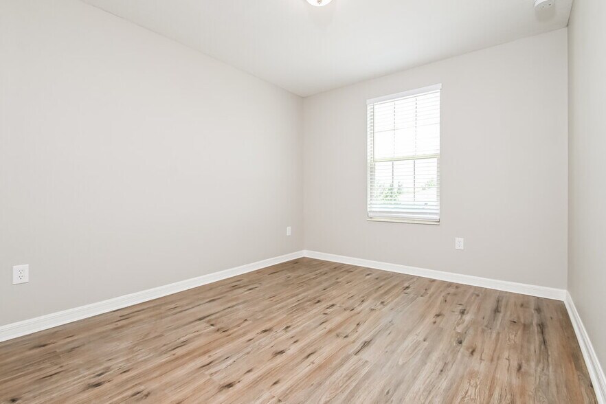 Building Photo - 7106 Salt River Ave