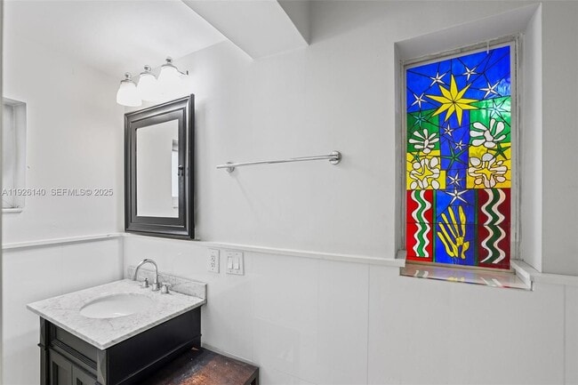 Building Photo - 410 Minorca Ave