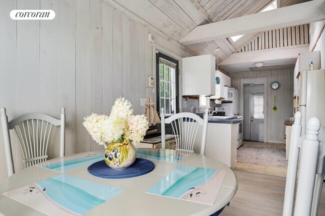 Building Photo - 237 Noyack Rd