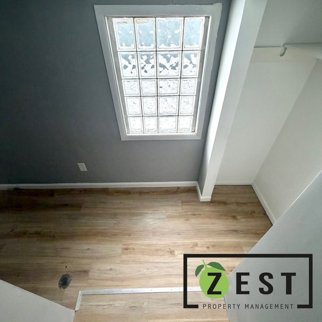 Building Photo - SHOWING CANCELED! Gorgeous 2bed 1 bath Home