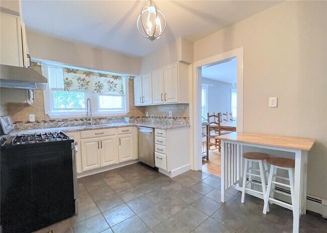 Building Photo - 306 Soundview Ave