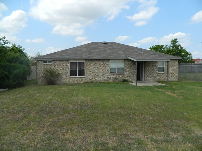 Building Photo - Available NOW!!!! Gorgeous 1 story, 3 bedroom, 2 bath, 1 car garage home. Spacious living room an...