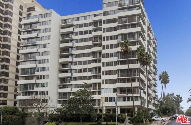 Building Photo - 10433 Wilshire Blvd