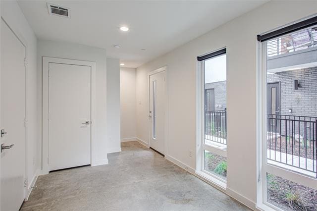 Building Photo - 2180 Bennett Ave