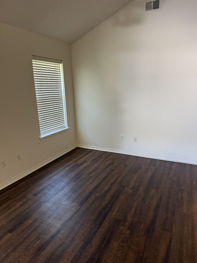 Building Photo - 1811 Ingalls Ln