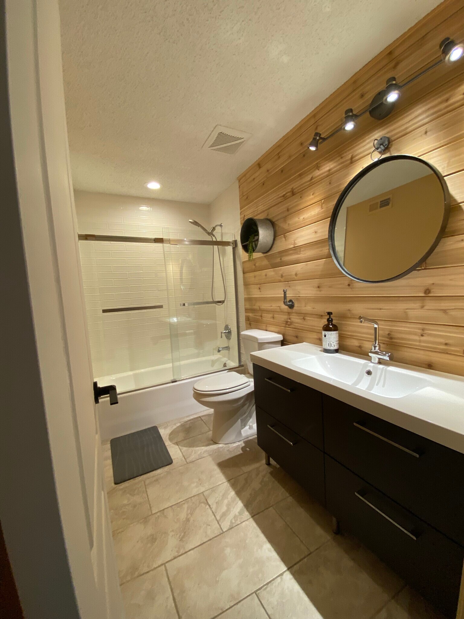 Building Photo - 425 Chanticleer
