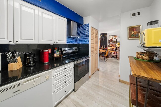 Building Photo - 6770 Indian Creek Dr