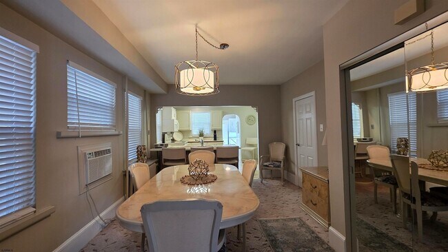 Building Photo - 34 N Montgomery Ave