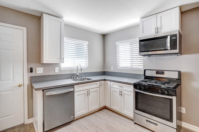 Building Photo - 6682 Ventura Ct