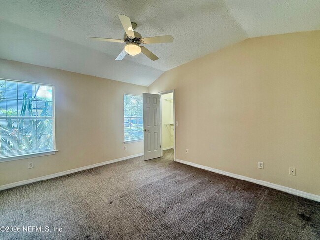 Building Photo - 2418 Hydrangea St