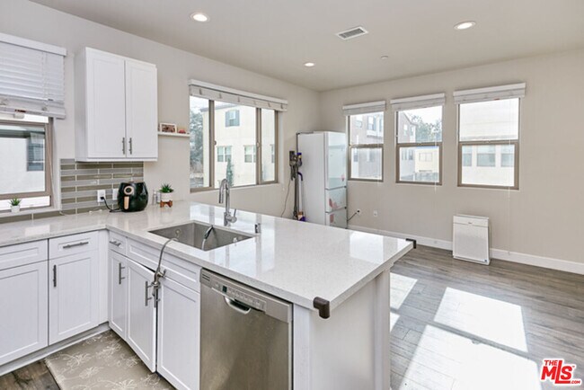 Building Photo - 9831 Alburtis Ave