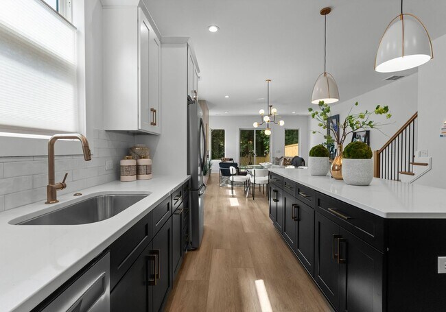 Building Photo - 2006 St John St