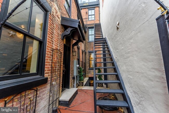 Building Photo - 810 Prince St