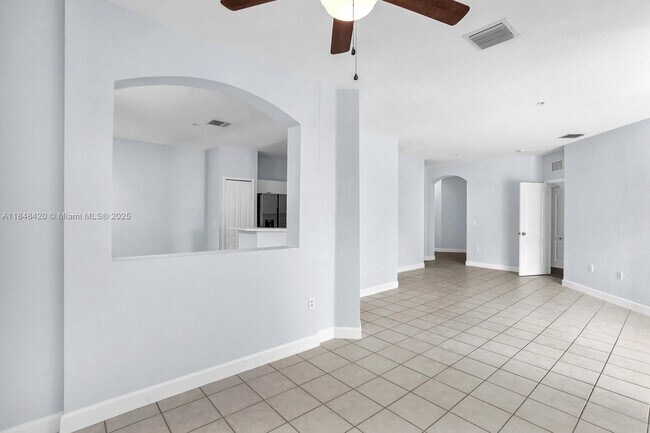 Building Photo - 1013 Shoma Dr