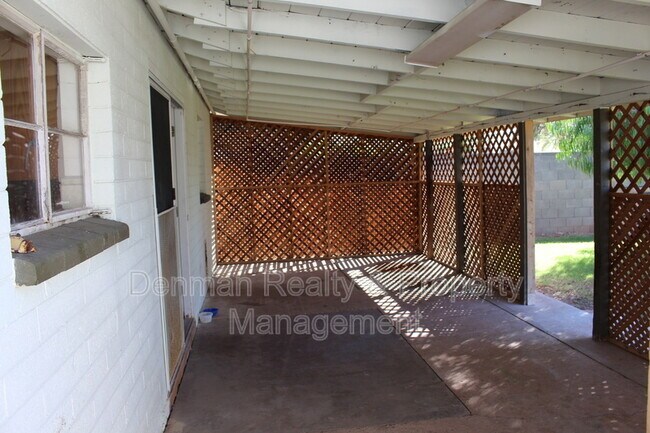 Building Photo - 910 S Una Ave