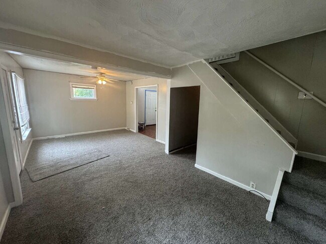 Building Photo - Spacious 4-Bedroom Home Inkster – Ready fo...
