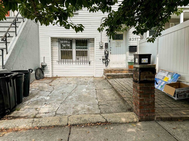 Building Photo - 639 Palisade Ave