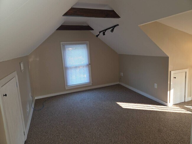 Building Photo - 26 Pearl St