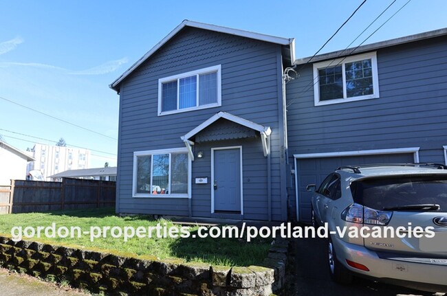Building Photo - SE 73rd Ave - 3 bedroom townhouse in Mt Scott-Arleta neighborhood