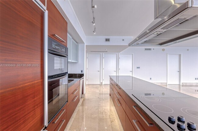 Building Photo - 1830 S Ocean Dr