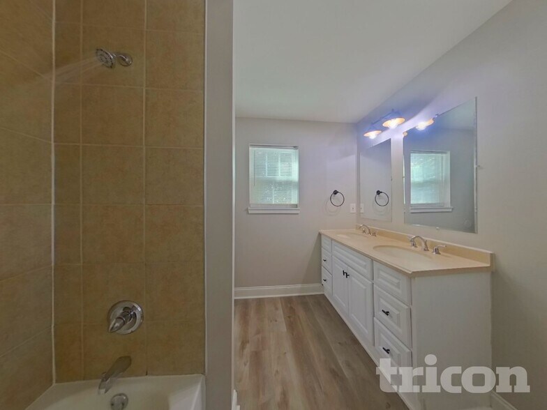 Building Photo - 717 West Blvd