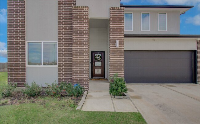 Building Photo - 14506 Rain Tree Dr
