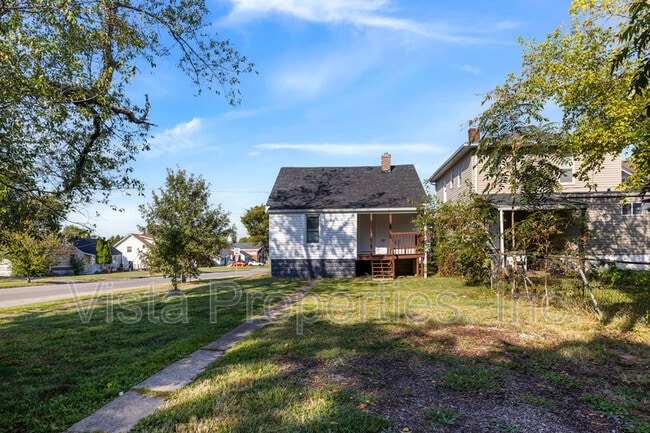 Building Photo - 835 S 38th St