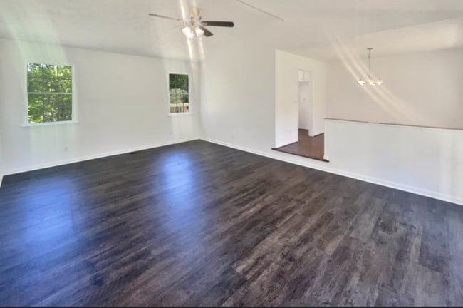 Building Photo - 295 Farm Ridge Dr NE