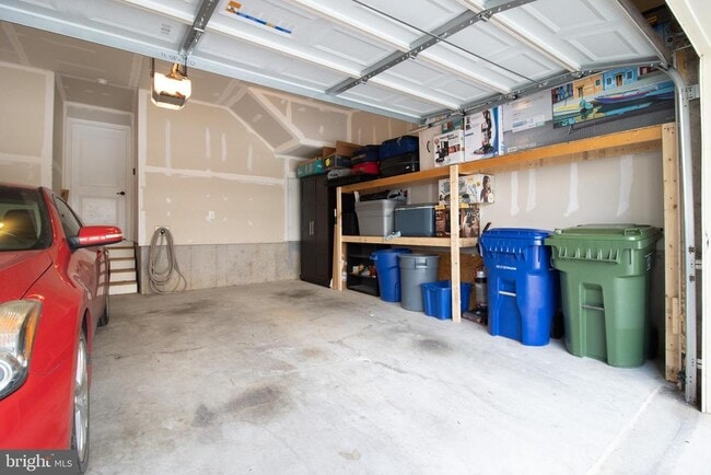 Building Photo - 4658 Hudson St