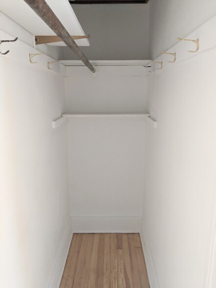 Building Photo - 1438 Kilbourn St