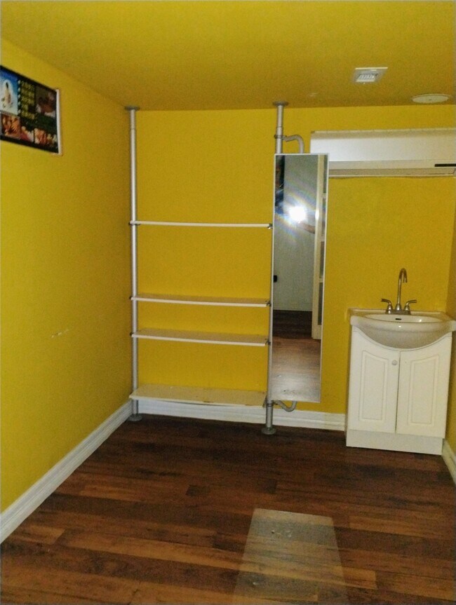 Building Photo - 9788 Clarewood Dr