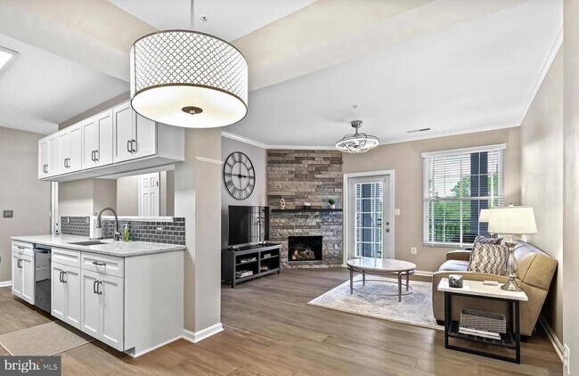 Primary Photo - 20451 Chesapeake Square