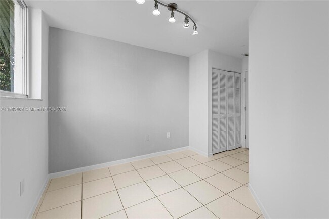 Building Photo - 1688 West Ave
