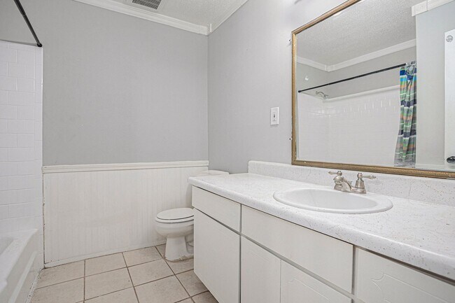 Building Photo - Must see 3BR/2.5BA Townhome In Union City!