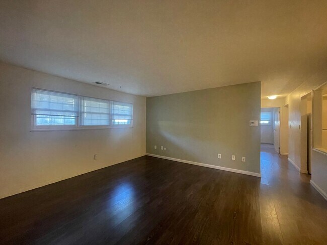 Building Photo - 5285 Portland St