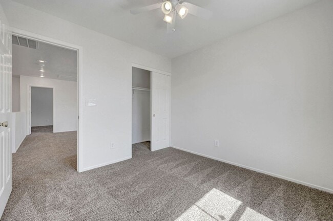 Building Photo - Adorable 2 story in the Northwest! Fresh paint and new carpet!