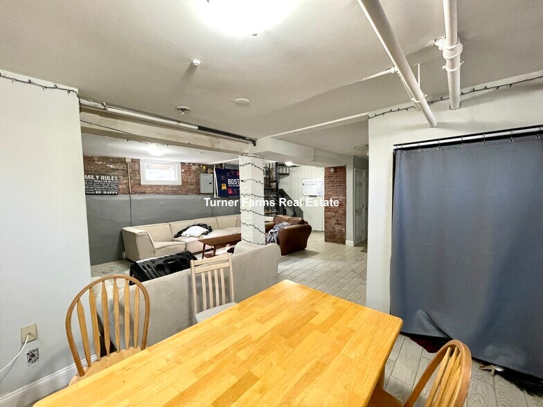 Building Photo - 38 Cherry St