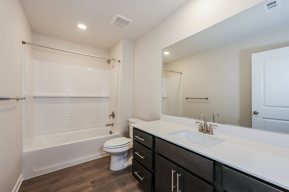 Building Photo - 1208 Kings Pl