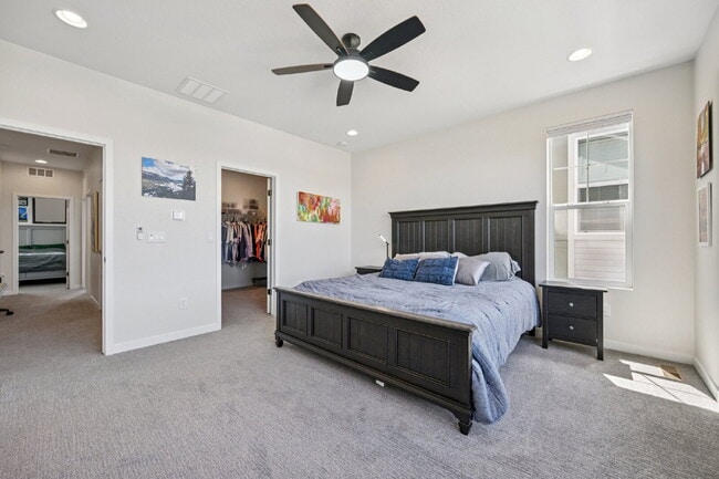 Building Photo - "Experience Spacious Comfort: 4-Bed, 3.5-Bath Retreat on Gladshine Drive!"