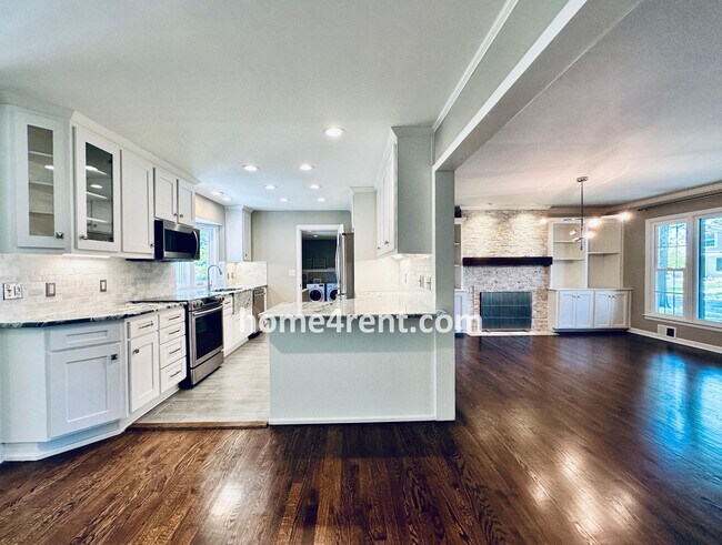 Building Photo - Updated Ranch Style Home in Prairie Villag...
